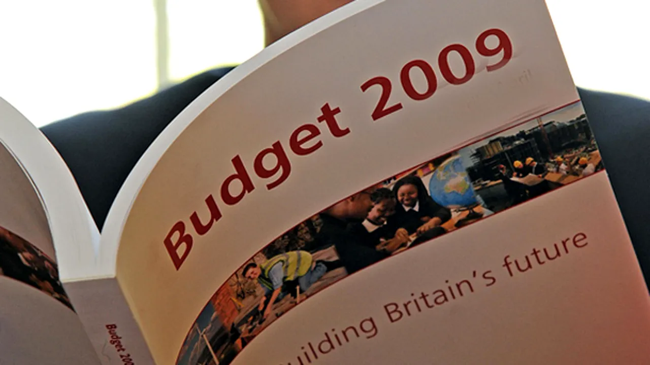 Economia britanică se va lovi de pragul de jos timp de încă 18 luni