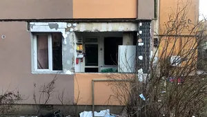 VIDEO Explozie la garsoniera unei pensionare de 75 de ani din Braşov. Femeia a avut nevoie de îngrijiri