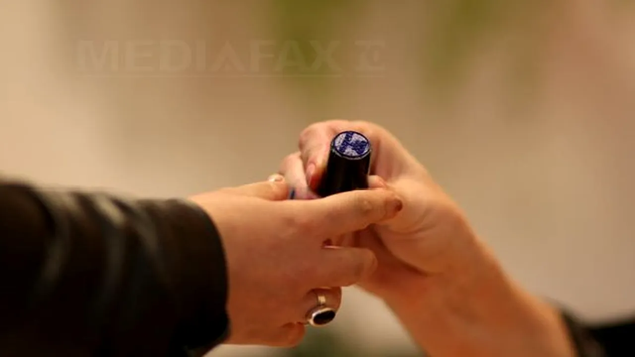 ALEGERI LOCALE 2012: Cele peste 18.000 de secţii de votare s-au deschis