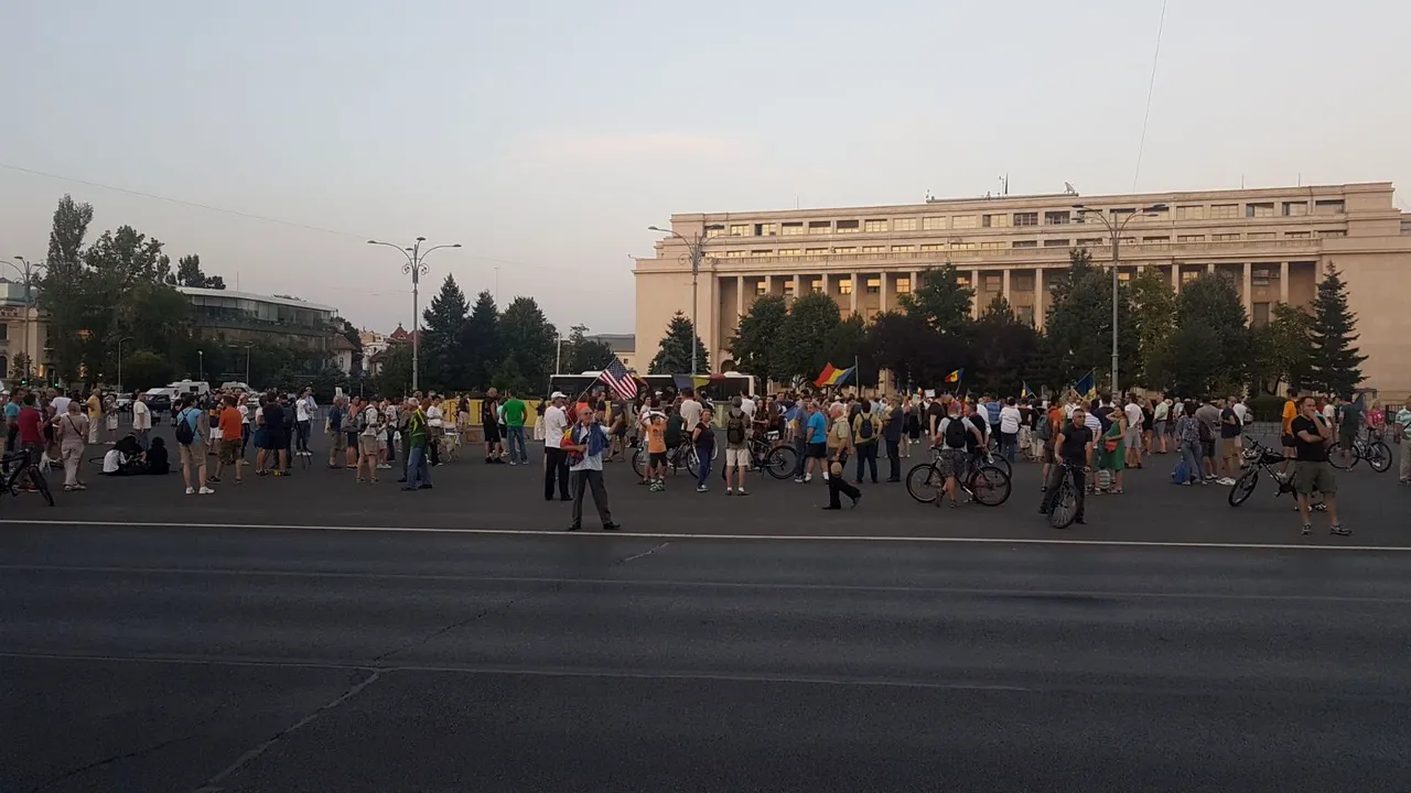APADOR-CH: Huiduitul la proteste ar putea fi sancţionat cu închisoare de la trei luni la un an / Asociaţia cere eliminarea acestei propuneri