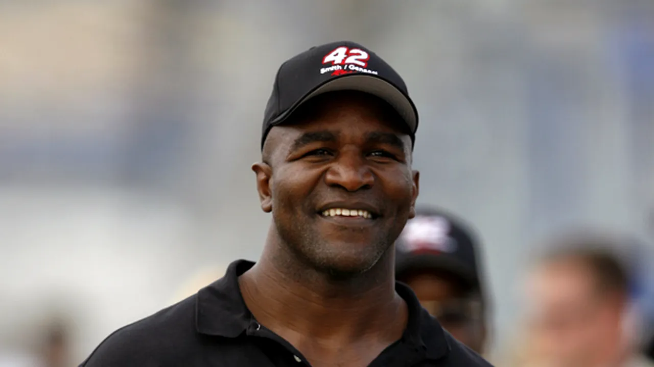 Soţia lui Evander Holyfield îl acuză pe fostul campion mondial de agresiune