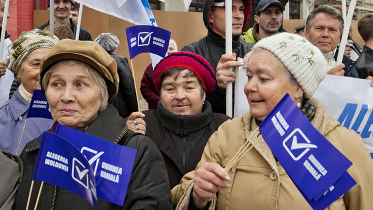 Mii de moldoveni au manifestat împotriva unui acord de asociere cu UE