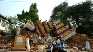 Un oraș din Myanmar în ruine: două tabere implicate în războiul civil se luptă să îl controleze