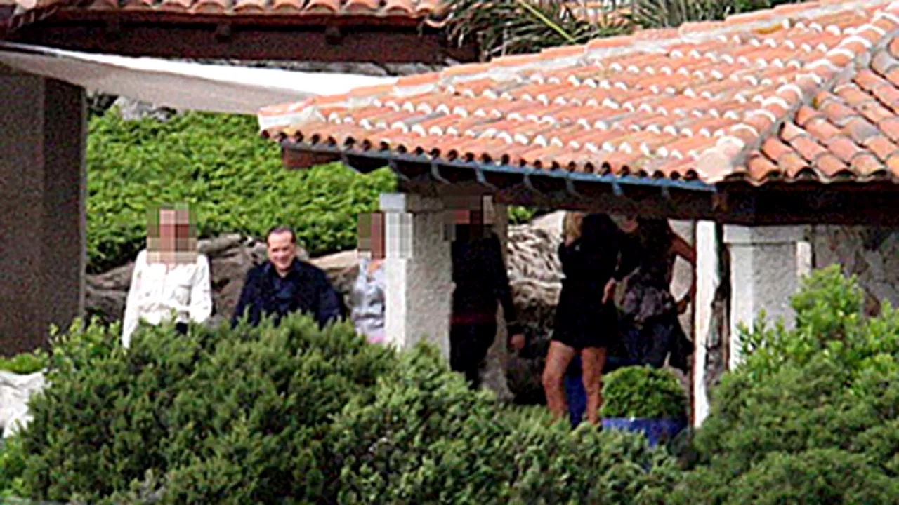 El Pais publică fotografii de la petrecerile lui Berlusconi în Sardinia