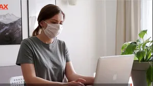 Tu ai bune maniere când participi la şedinţe pe zoom? Numai în Bucureşti 65% dintre angajaţi lucrează de acasă