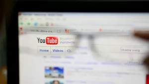 YouTube ar putea introduce o taxă pentru vizionarea anumitor conţinuturi online