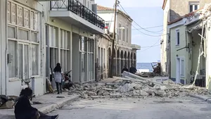 Inundaţii şi morţi, în Insula Samos din Grecia. Bilanţul cutremurului: 2 copii au murit, după ce un zid s-a prăbuşit peste ei/ Oamenii au relatat că a fost un tsunami