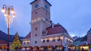 Braşovul pregăteşte deja Târgul de Crăciun: Iarna, car şi vara, sanie