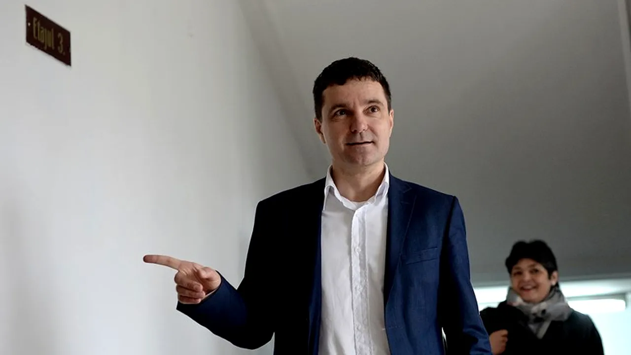 Nicuşor Dan: Firma de avocatură a socrului lui Predoiu are contracte de milioane de euro cu Primăria/Reacţia lui Predoiu:  Domnule Dan, nu am nicio referire cu firma de care faci vorbire. Schimbă-ţi firea!