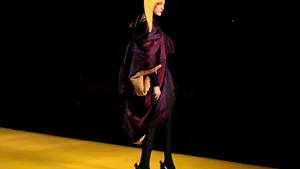 Cum a influenţat flacăra violet industria modei din România?