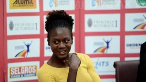 Merlene Ottey a vizitat o şcoală din sectorul 4, care are clase de atletism