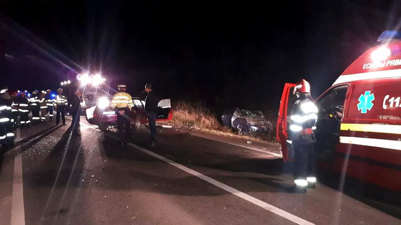ACCIDENT GRAV în judeţul Timiş: Un copil a murit, iar trei adulţi au rămas încarceraţi după ce două maşini s-au lovit frontal | foto