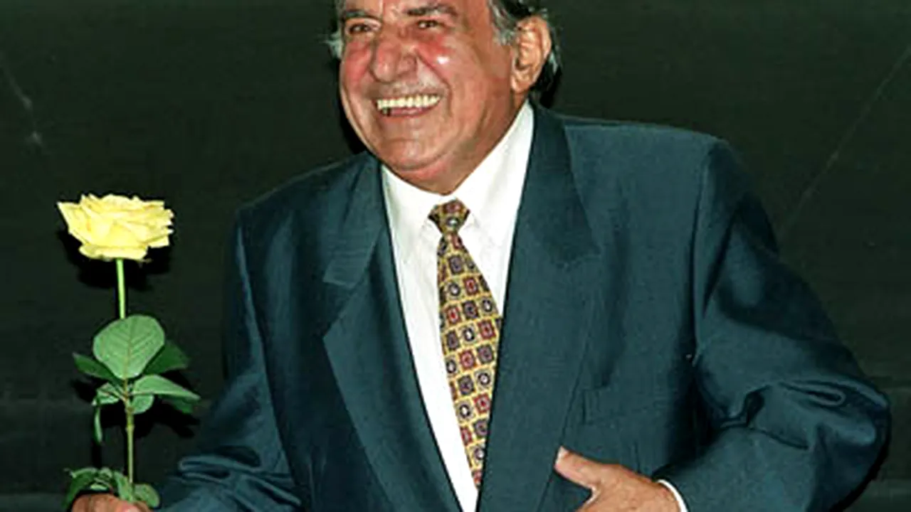 Jean Constantin se simte mai bine, dar rămâne internat