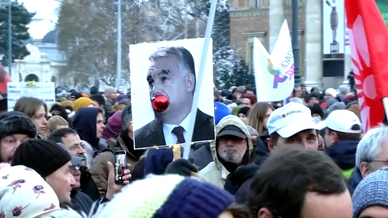 Guvernul Orban se confruntă cu noi proteste. „Legea Sclaviei” scoate în stradă mii de persoane