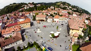 Mesaj Ro-Alert: Urs văzut chiar în curtea Direcţiei Silvice din Braşov/ Câţi urşi au coborât în oraş în ultima săptămână