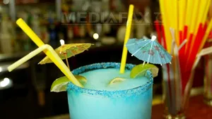 Cum să te porţi cu colegii de serviciu la petrecerea de sărbători?