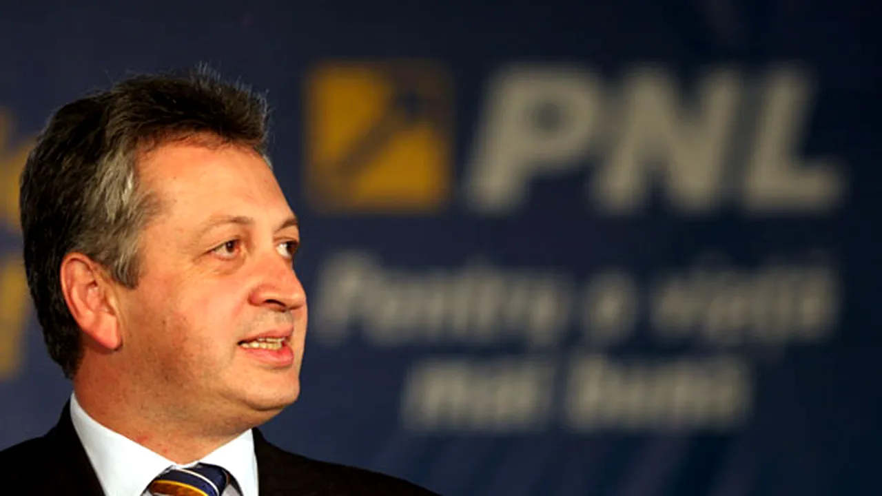 Fenechiu: Decizia susţinerii lui Geoană la Iaşi, luată în unanimitate, ca la Partidul Comunist
