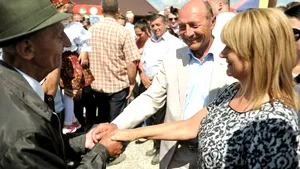 Băsescu, la Prislop: Zona asta are semnificaţii vii pentru mine, pentru că soţia este bucovineancă