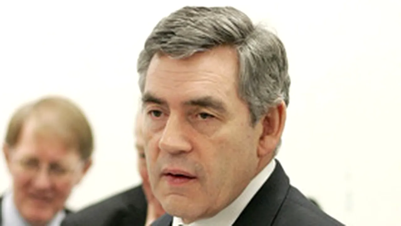 Brown: Restricţiile pentru muncitorii români nu vor fi, deocamdată, ridicate