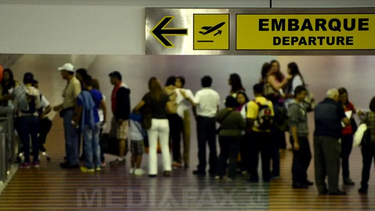 Un grup de 38 de români sunt blocaţi de 12 ore pe aeroportul Amman, din Iordania