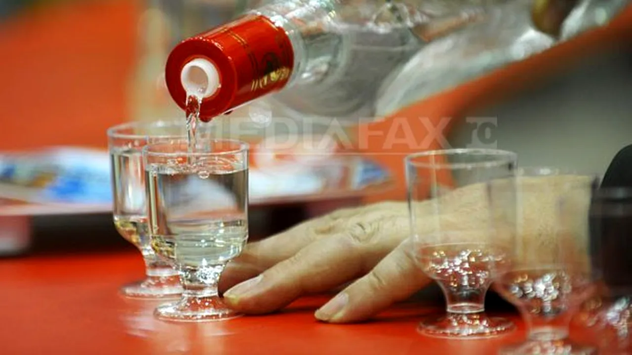 Ruşii, loviţi unde-i doare mai tare: ministerul rus de Finanţe vrea să crească preţul la vodcă, brandy şi cognac 