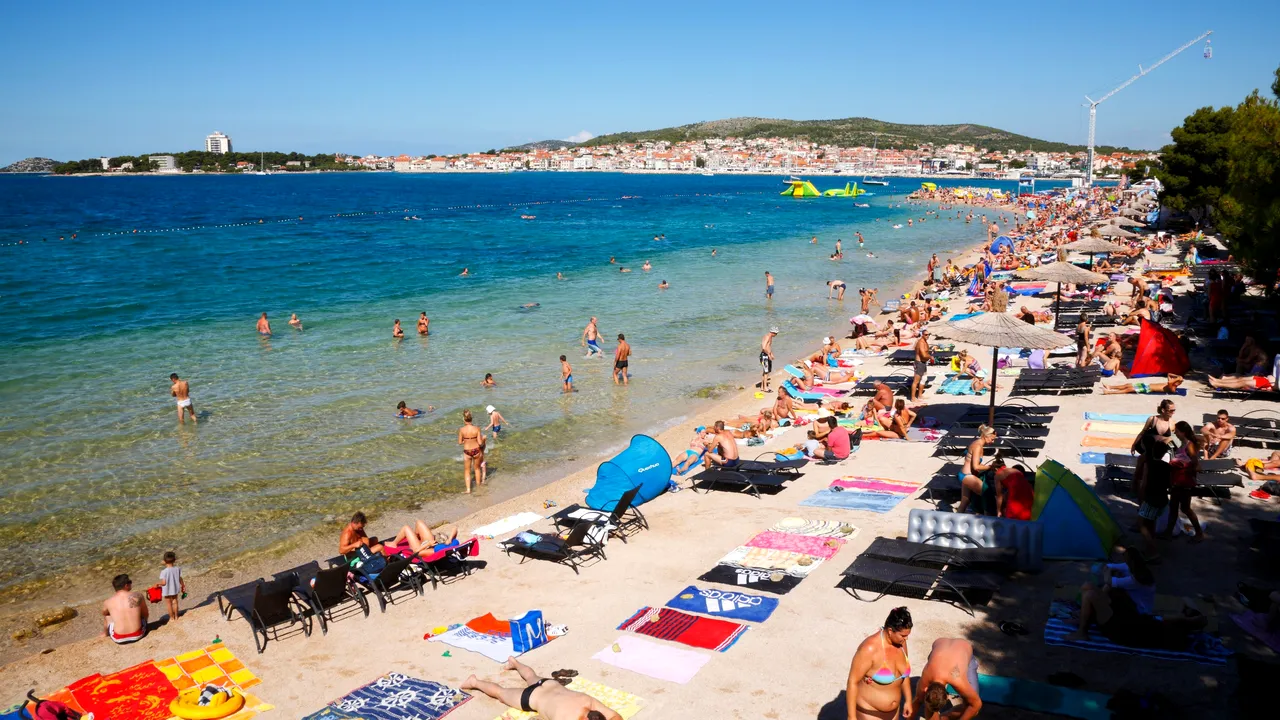 Ţara europeană care îşi deschide plajele pentru turişti. Condiţia impusă de Guvern
