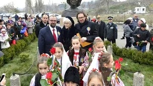 Bust al Mariei Tănase, dezvelit în sectorul 4 din Bucureşti cu ocazia Zilei Naţionale - FOTO