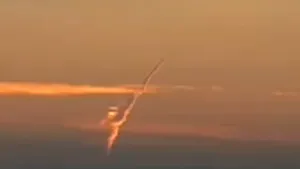 Pentagonul: Dâra misterioasă apărută pe cer în California provine de la un avion