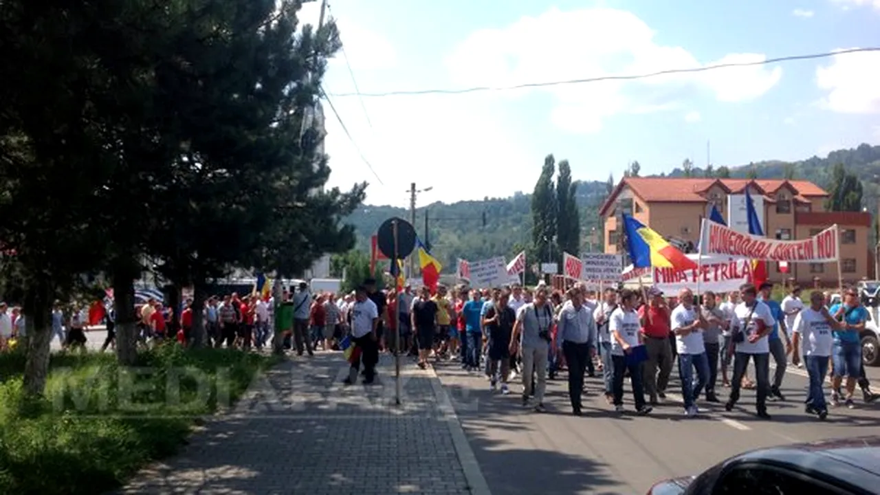 Petroşani: Peste o mie de persoane, la un miting pentru salvarea mineritului în judeţul Hunedoara