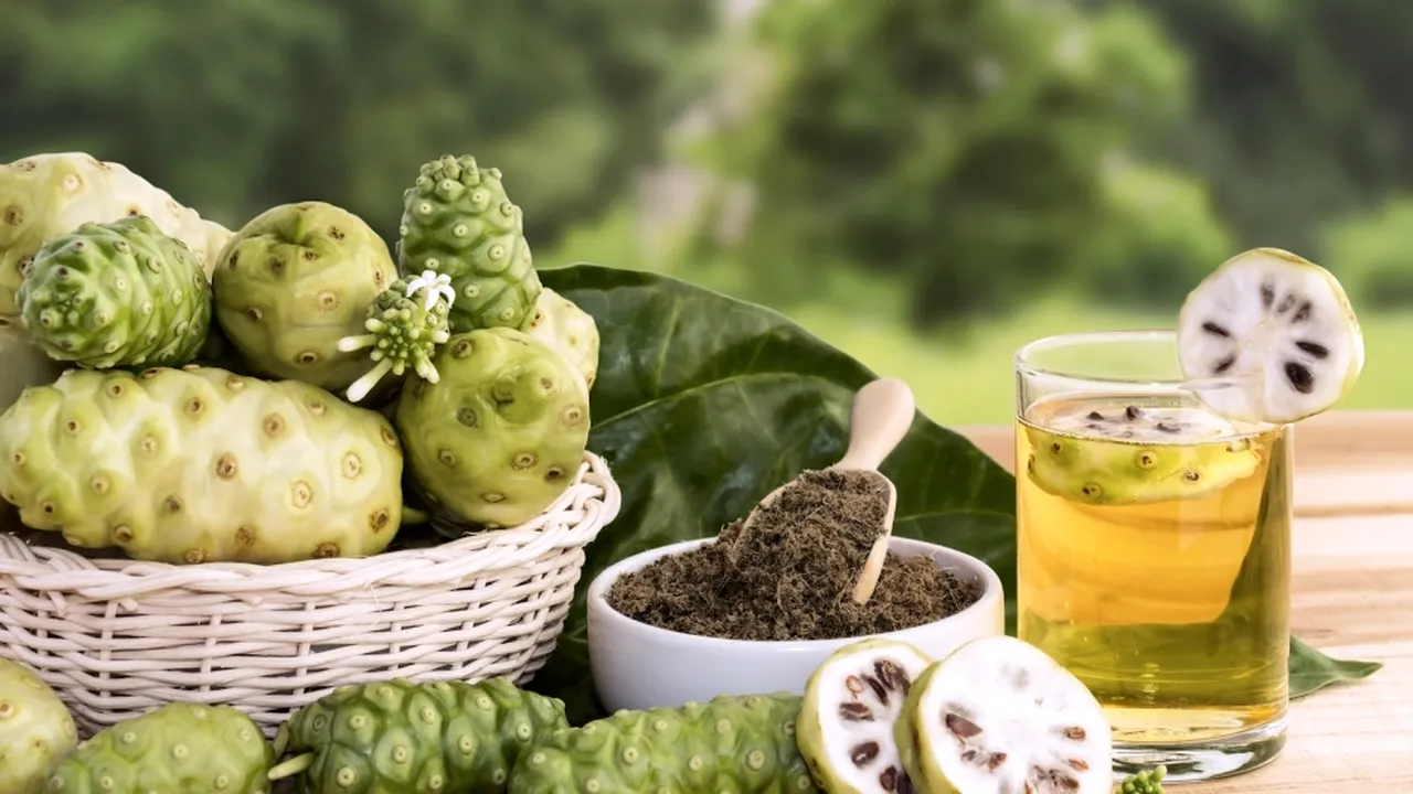 Noni: ce proprietăţi şi ce contraindicaţii are dudul indian