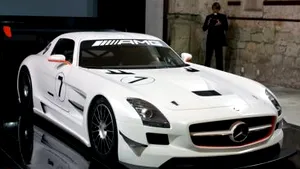 Vezi aici primele imagini cu bolidul Mercedes SLS AMG GT3 de 300 de mii de euro!