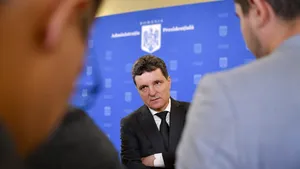 Nicușor Dan va cere Parlamentului reexaminarea Legii care interzice activitățile legionare