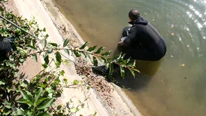 Bărbat în vârstă de 47 de ani din Ocna Mureş, găsit mort în râul Mureş. Rudele au alertat poliţia după ce a plecat la pescuit şi nu s-a mai întors