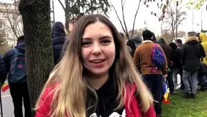 Români în fiecare zi sau doar de Ziua Naţională? Ce îi urează românii României | VIDEO