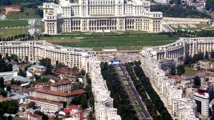 Clădirile simbolice ale lui Ceauşescu atrag turişti, la 20 de ani de la executarea dictatorului
