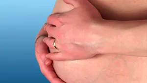 Viitorii părinţi ar putea apela la mame-surogat