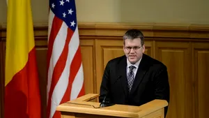 Thompson: Companiile de stat să fie conduse de manageri privaţi. Numirea lor trebuie făcută fără influenţe politice