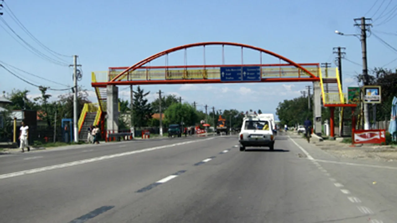 Treceri de pietoni desfiinţate şi garduri montate pe marginea DN 1, unde vor fi construite pasarele