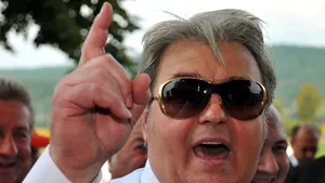 Candidatura la Preşedinţie a lui Vadim Tudor, înregistrată miercuri de BEC