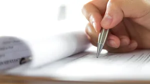 Dascăli din Olt şi Timiş, prinşi când încercau să copieze la Titularizare şi eliminaţi din examen. Ce gadgeturi au folosit