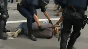 Poliţia spaniolă a folosit violenţa pentru a demonta un protest paşnic - VIDEO
