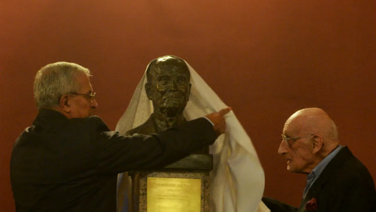 Neagu Djuvara a dezvelit bustul bunicului său, Trandafir Djuvara, joi seară, la Ateneul Român
