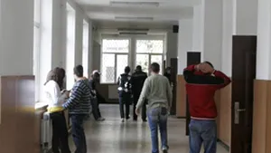 Gândul: Elevii bursieri primesc, lunar, doar câţiva lei
