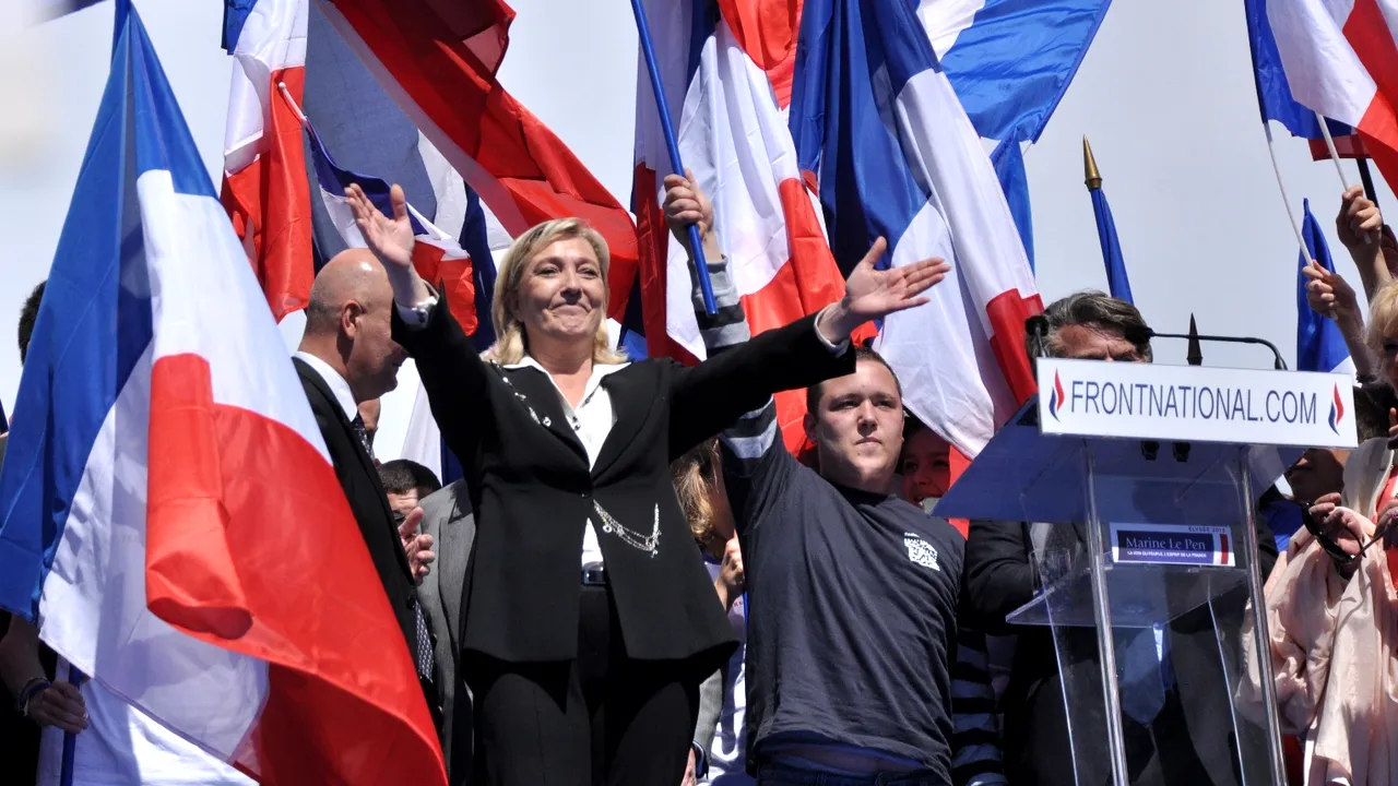 Preşedintele interimar al Frontului Naţional, care o înlocuia pe Marine Le Pen, s-a retras, pe fondul acuzaţiilor că a negat responsabilitatea Franţei în Holocaust