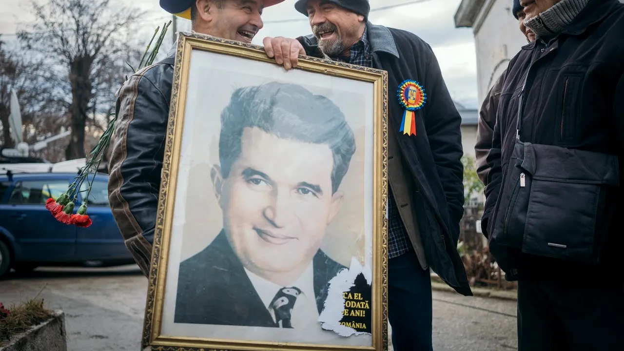 Galerie foto. Imagini de la mormântul lui Nicolae Ceauşescu. Câţiva nostalgici s-au adunat la 30 de ani de la execuţia dictatorului