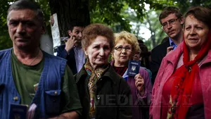 Ucraina impune controlul paşapoartelor la frontiera cu estul separatist