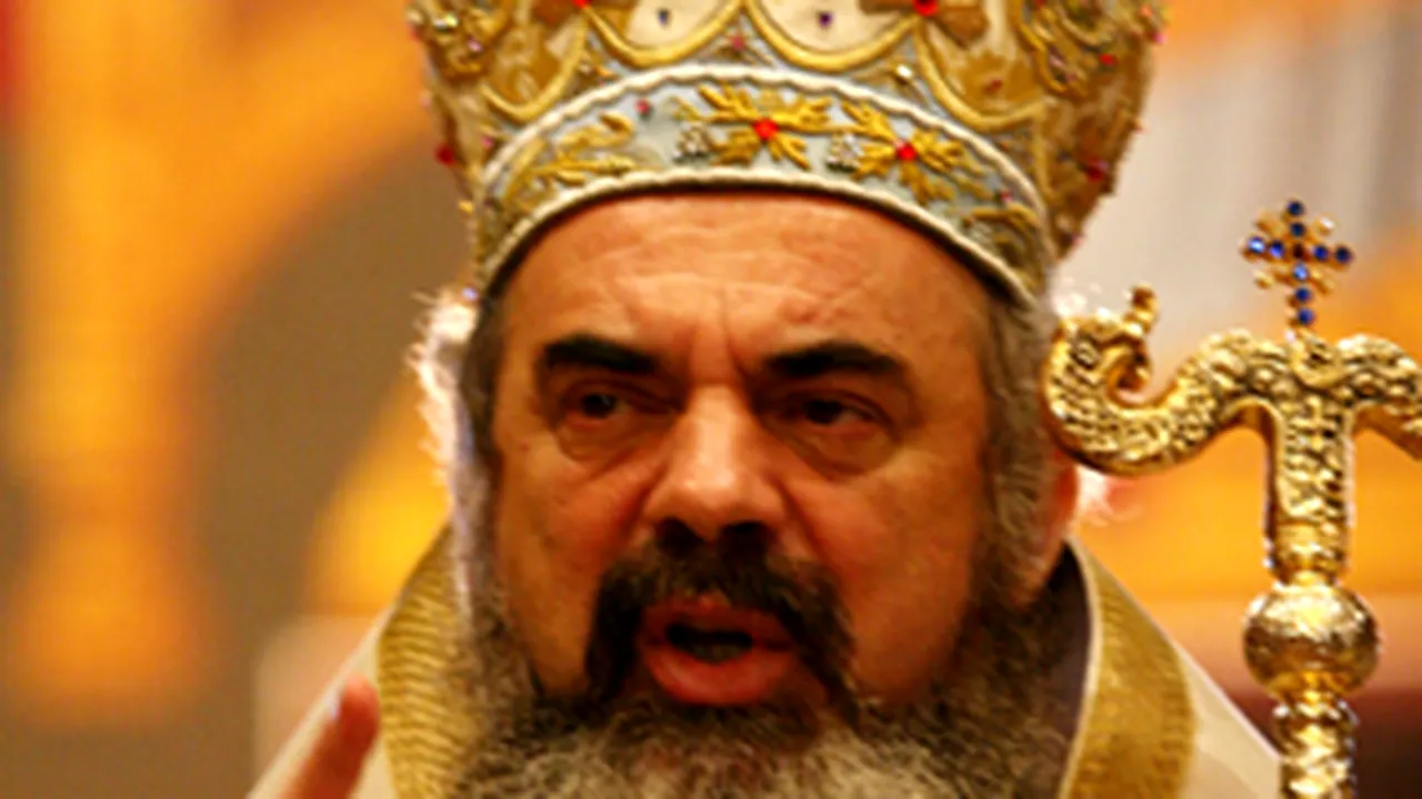 Din motive de sănătate, Patriarhul Daniel a citit doar Sfânta Evanghelie la slujba de Înviere