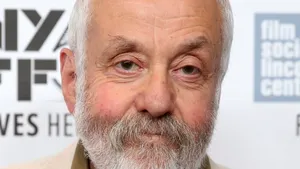 Regizorul Mike Leigh va primi cea mai înaltă distincţie decernată la gala premiilor BAFTA 2015