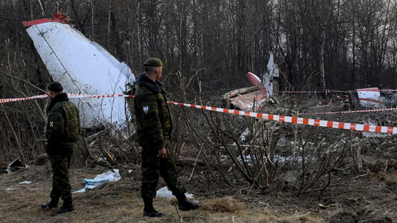 64 de victime identificate la accidentul de la Smolensk. Imagini video, imediat după accidentul aviatic
