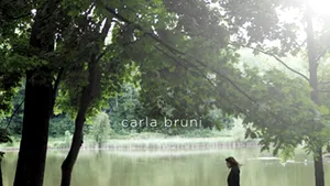 Albumul Carlei Bruni, vândut ca pâinea caldă